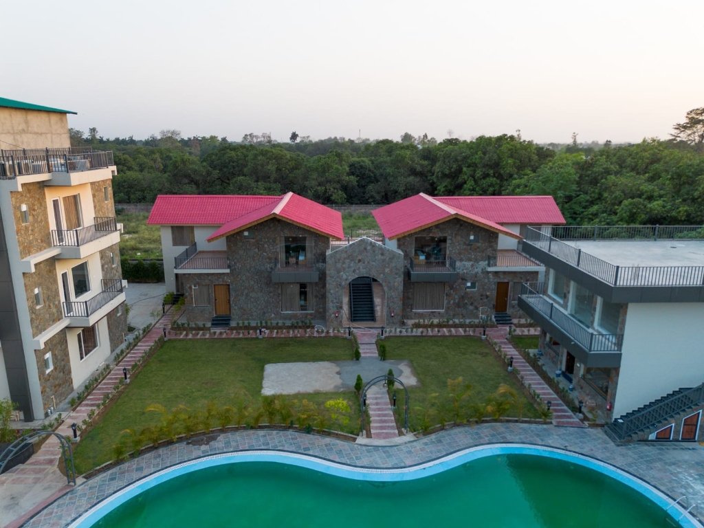 Red Roof Stone Cottages & Infinity Pool